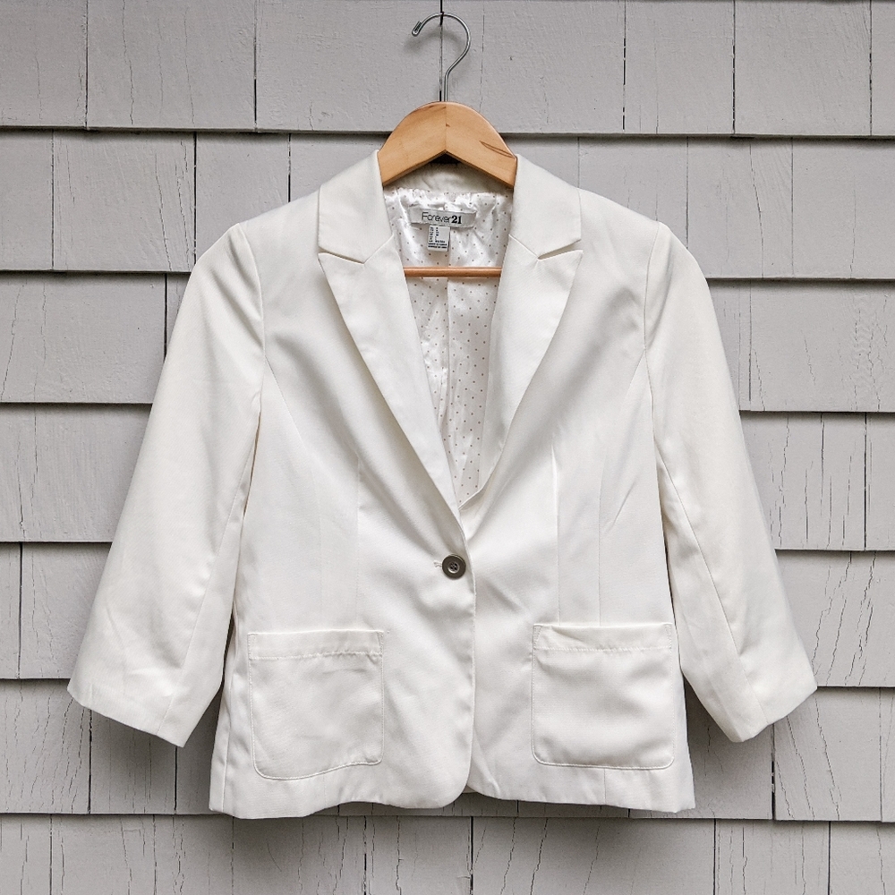 Cream / White Crop Blazer with 3/4 Sleeves